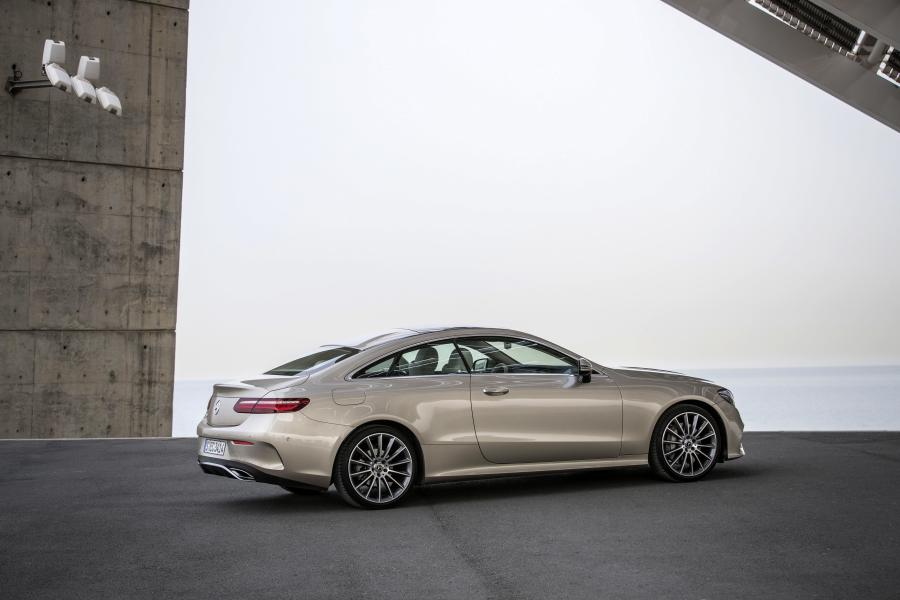  Mercedes-Benz E300 AMG Line Coupe 2017 года  (WW) (фото 5 из 20)